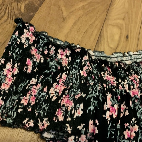 Ditsy Floral Top ✨NWOT✨ - Picture 6 of 7